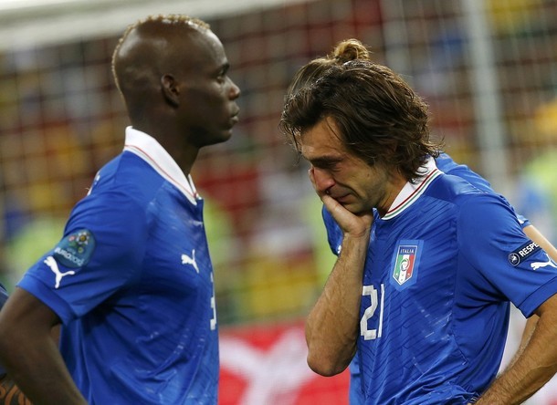 Balotelli và Pirlo, hai thế hệ tài năng của Italia, nhưng rất tiếc họ không thể giúp tuyển Ý đến đỉnh vinh quang...